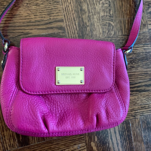 Micheal Kors pink leather crossbody bag - Picture 2 of 3